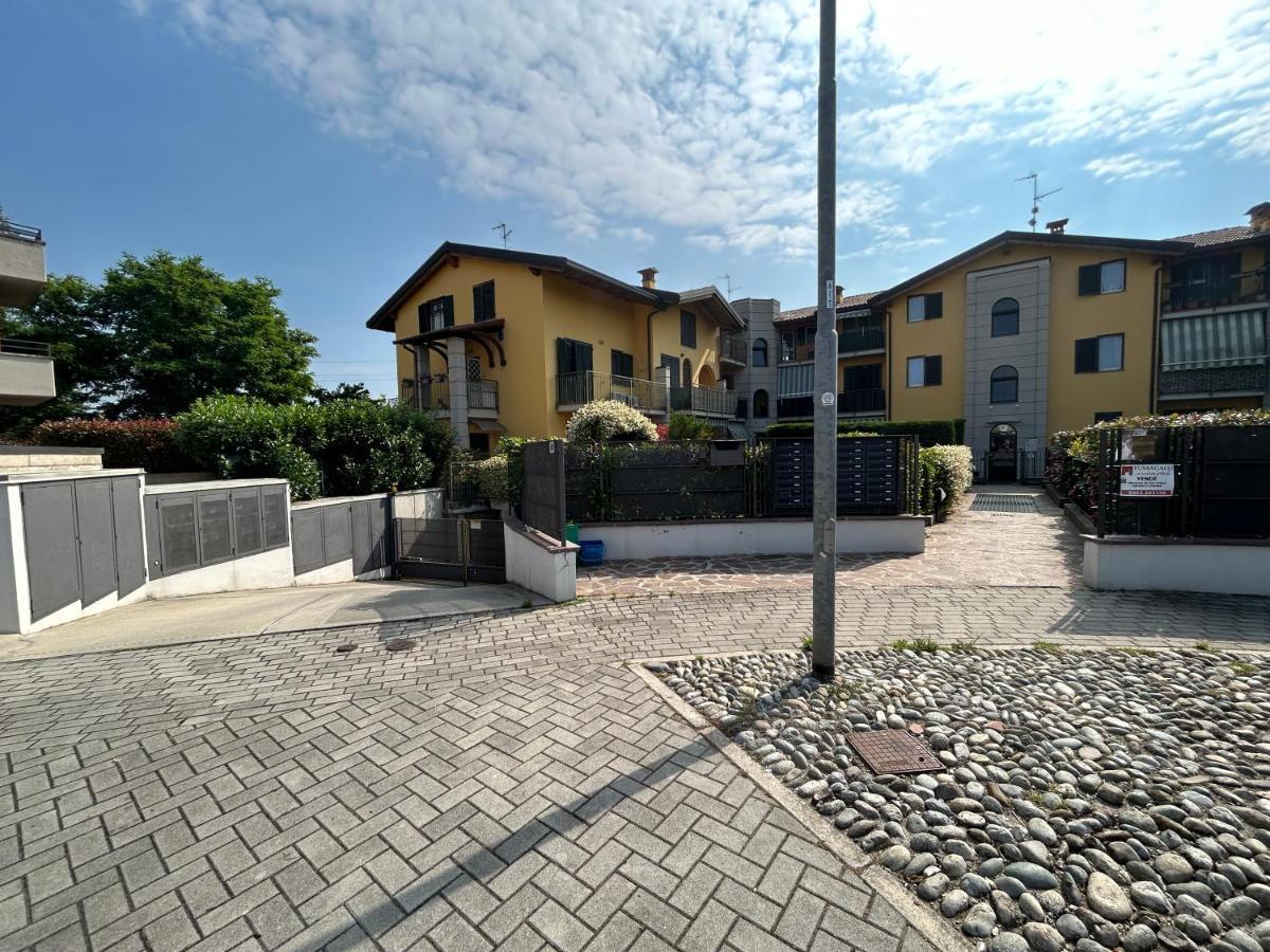 Appartamento Mimosa - Immobili E Soluzioni Rent Брембате Екстер'єр фото